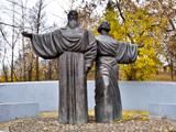 Памятник основателям Череповца инокам Феодосию и Афанасию